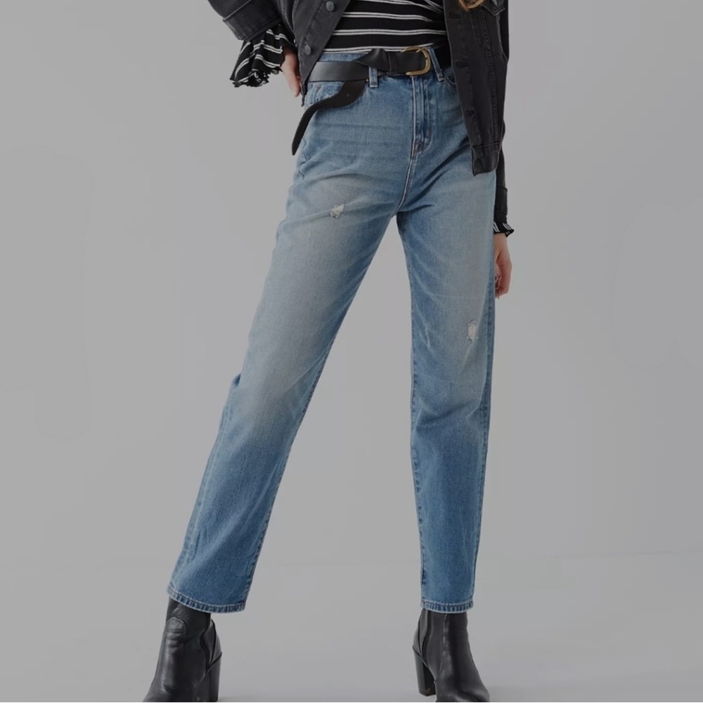 BDG Mom high rise distressed jeans vintage wash straight leg sz 26
